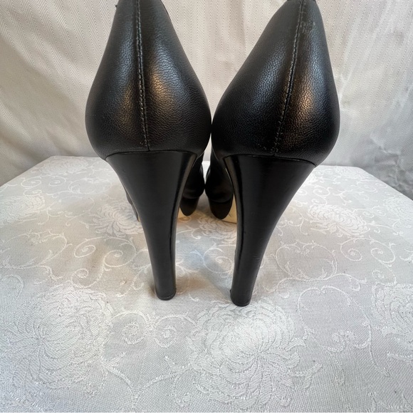 Michael Kors Navy Blue Leather Hamilton Gold Logo 5” Heel Platform Pumps 9 M - Picture 8 of 11